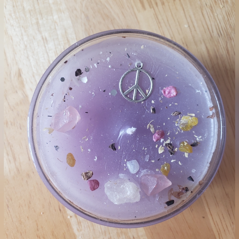 Handmade Purple Peace Soy Wax Candle - Picture 5 of 6